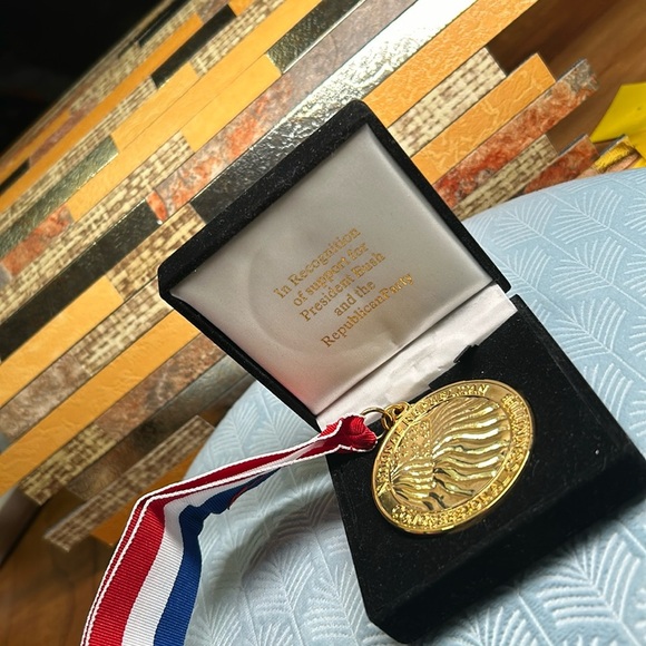 Nation Republican Congressional Committee coin award - Picture 2 of 13